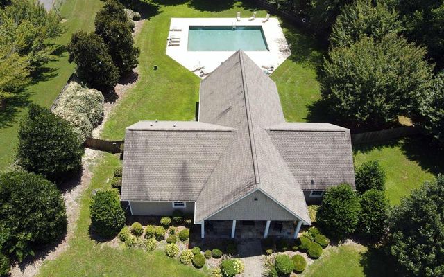 42 Robins Nest Way, Young Harris, GA 30582