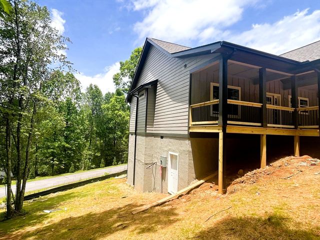 42 Robins Nest Way, Young Harris, GA 30582