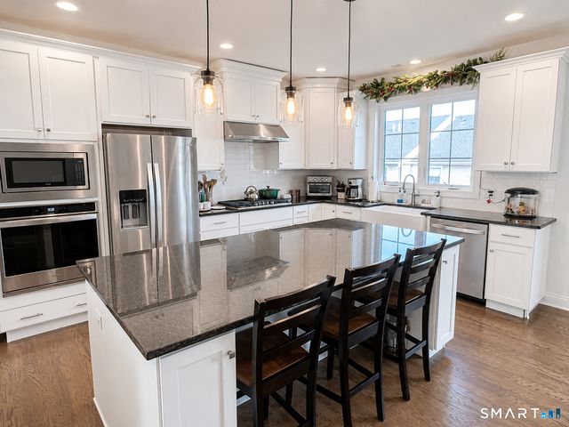 14 East Cross Trail 14, Danbury, CT 06810