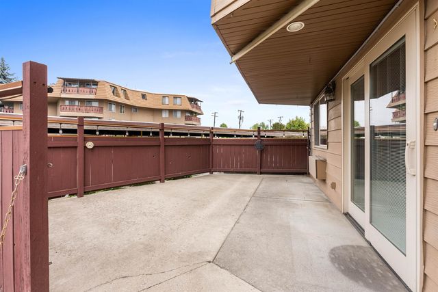 9020 N Country Homes Blvd, Spokane, WA 99218