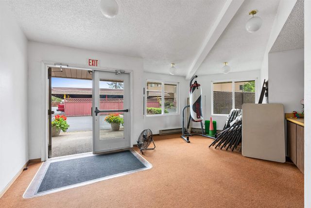 9020 N Country Homes Blvd, Spokane, WA 99218