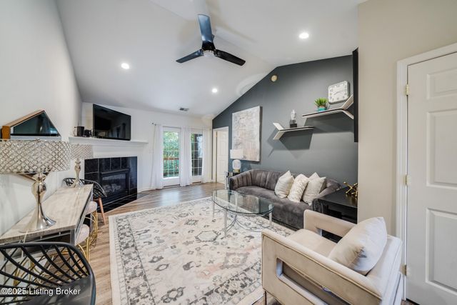 9314 Pine Lake Dr, UNIT 201, Louisville, KY 40220