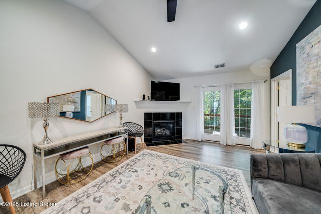 9314 Pine Lake Dr, UNIT 201, Louisville, KY 40220