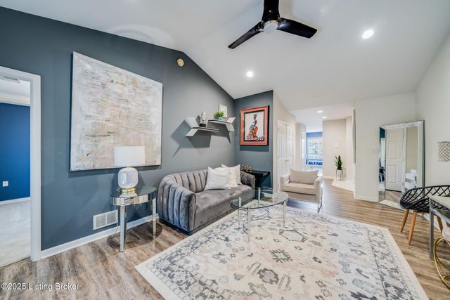 9314 Pine Lake Dr, UNIT 201, Louisville, KY 40220