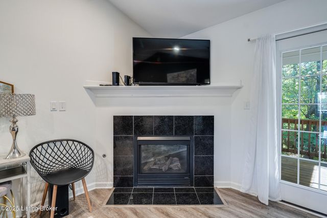 9314 Pine Lake Dr, UNIT 201, Louisville, KY 40220