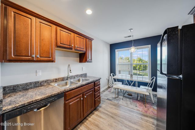 9314 Pine Lake Dr, UNIT 201, Louisville, KY 40220