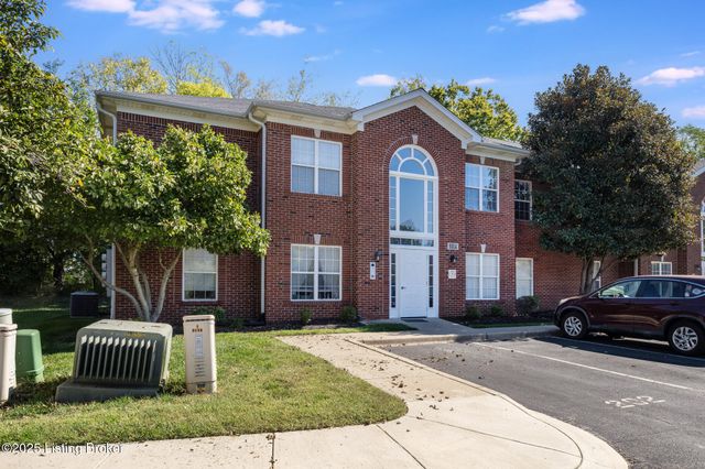 9314 Pine Lake Dr, UNIT 201, Louisville, KY 40220