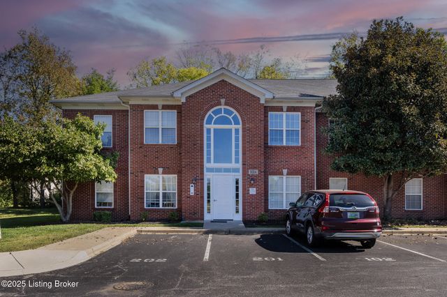 9314 Pine Lake Dr, UNIT 201, Louisville, KY 40220