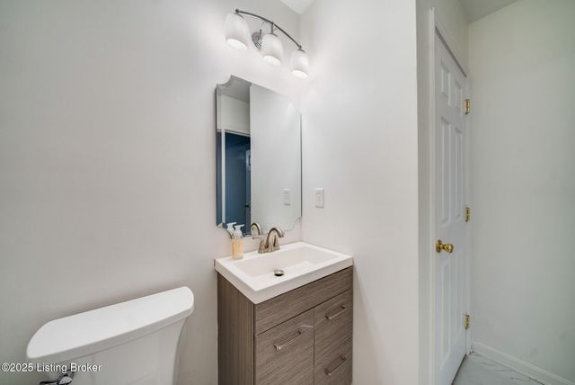 9314 Pine Lake Dr, UNIT 201, Louisville, KY 40220