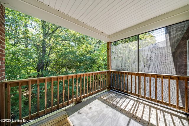 9314 Pine Lake Dr, UNIT 201, Louisville, KY 40220