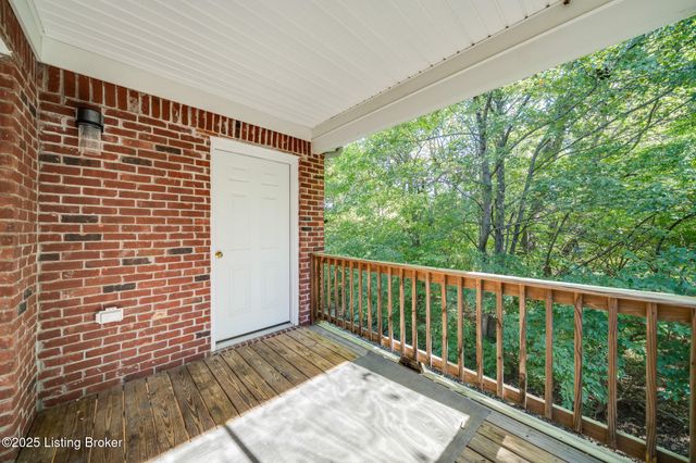 9314 Pine Lake Dr, UNIT 201, Louisville, KY 40220