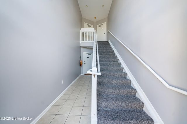9314 Pine Lake Dr, UNIT 201, Louisville, KY 40220