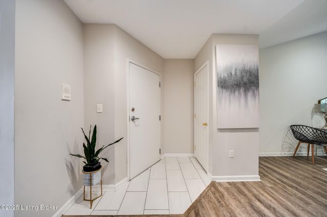 9314 Pine Lake Dr, UNIT 201, Louisville, KY 40220