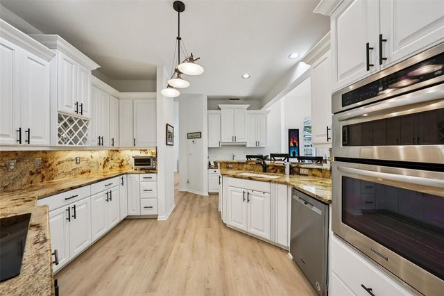 660 BAY LAUREL COURT NE, St Petersburg, FL 33703