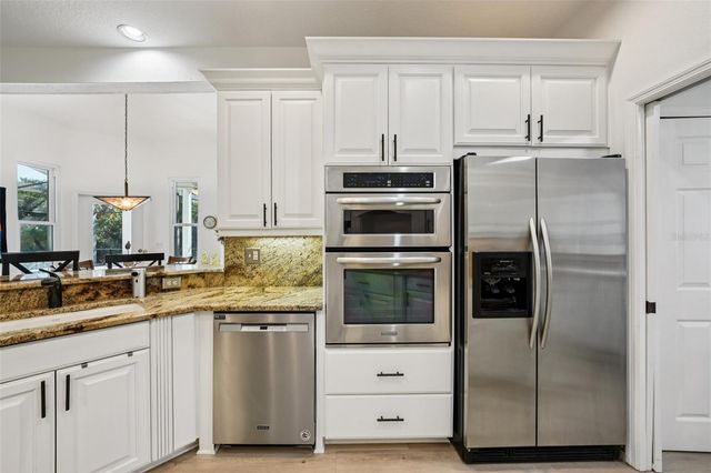 660 BAY LAUREL COURT NE, St Petersburg, FL 33703