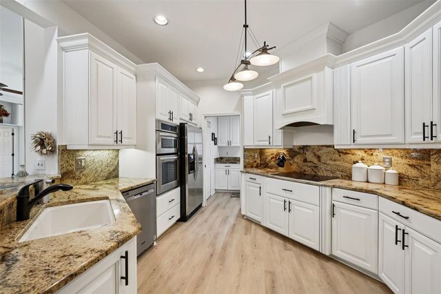 660 BAY LAUREL COURT NE, St Petersburg, FL 33703