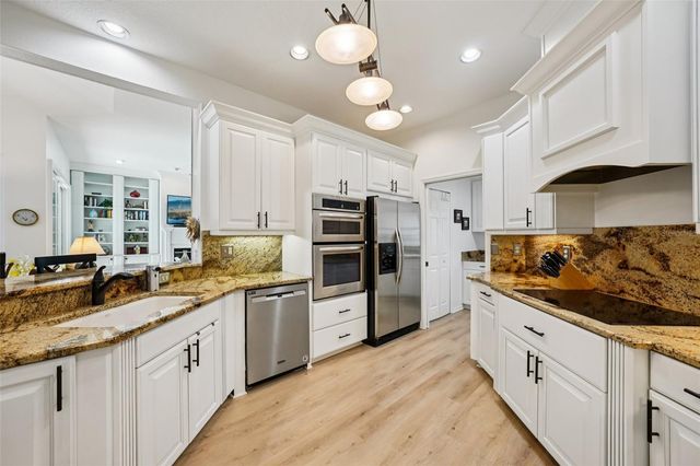 660 BAY LAUREL COURT NE, St Petersburg, FL 33703