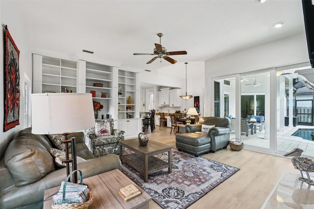 660 BAY LAUREL COURT NE, St Petersburg, FL 33703