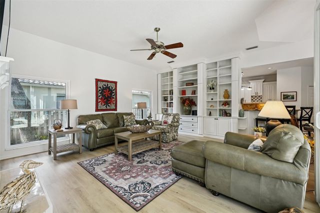 660 BAY LAUREL COURT NE, St Petersburg, FL 33703