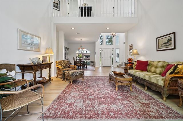 660 BAY LAUREL COURT NE, St Petersburg, FL 33703