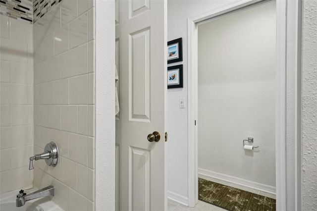 660 BAY LAUREL COURT NE, St Petersburg, FL 33703