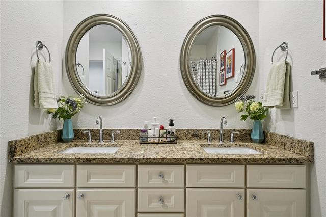 660 BAY LAUREL COURT NE, St Petersburg, FL 33703