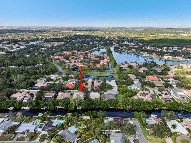 660 BAY LAUREL COURT NE, St Petersburg, FL 33703