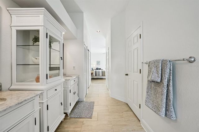 660 BAY LAUREL COURT NE, St Petersburg, FL 33703