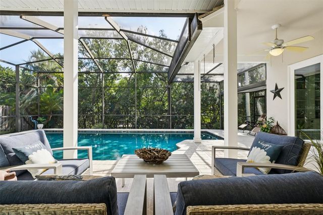 660 BAY LAUREL COURT NE, St Petersburg, FL 33703