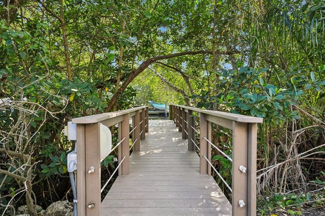 660 BAY LAUREL COURT NE, St Petersburg, FL 33703