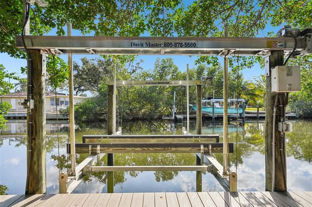 660 BAY LAUREL COURT NE, St Petersburg, FL 33703