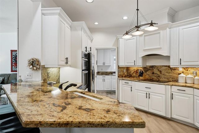 660 BAY LAUREL COURT NE, St Petersburg, FL 33703