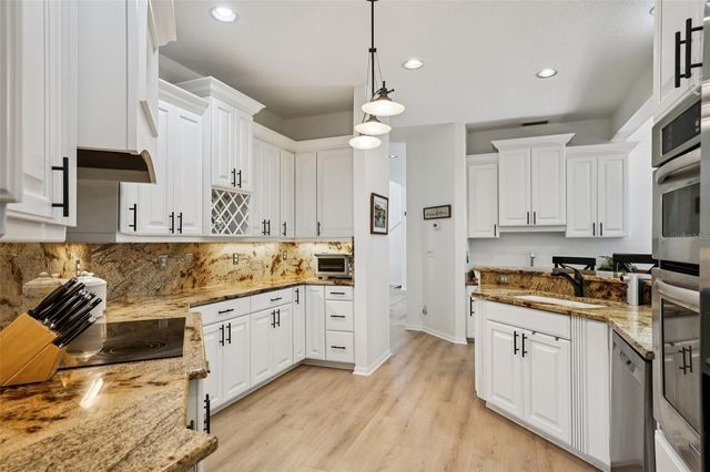 660 BAY LAUREL COURT NE, St Petersburg, FL 33703