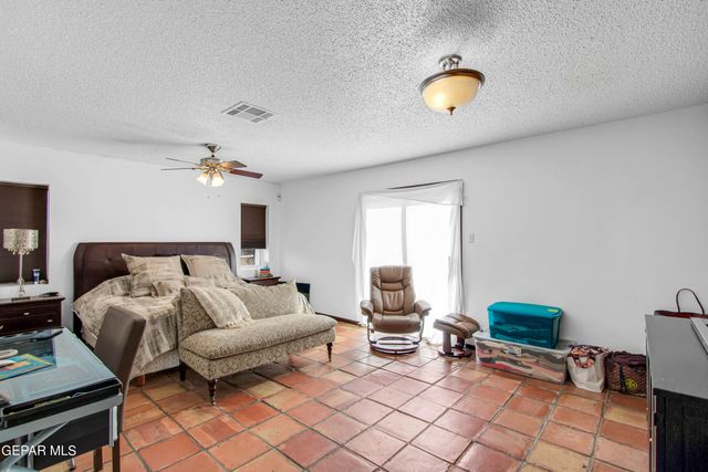 5716 OAK CLIFF Drive, El Paso, TX 79912