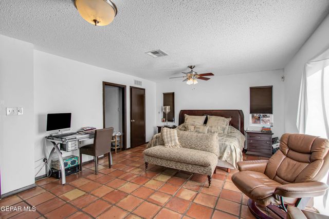5716 OAK CLIFF Drive, El Paso, TX 79912