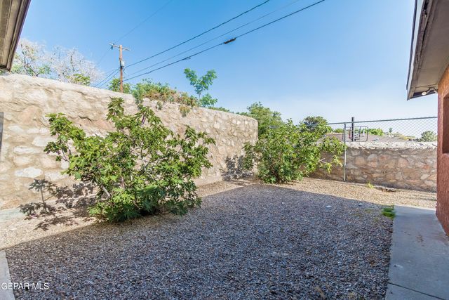 5716 OAK CLIFF Drive, El Paso, TX 79912
