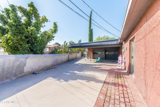 5716 OAK CLIFF Drive, El Paso, TX 79912