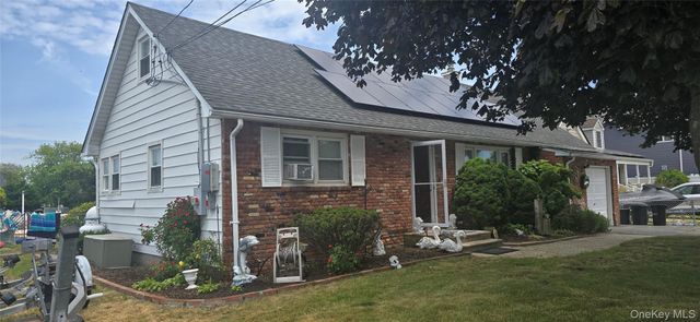7 Fairlawn Court, Shirley, NY 11967