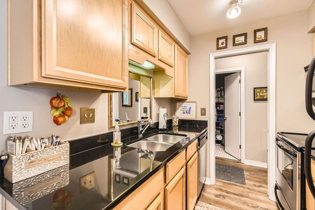 2727 W 43rd Street 102, Minneapolis, MN 55410