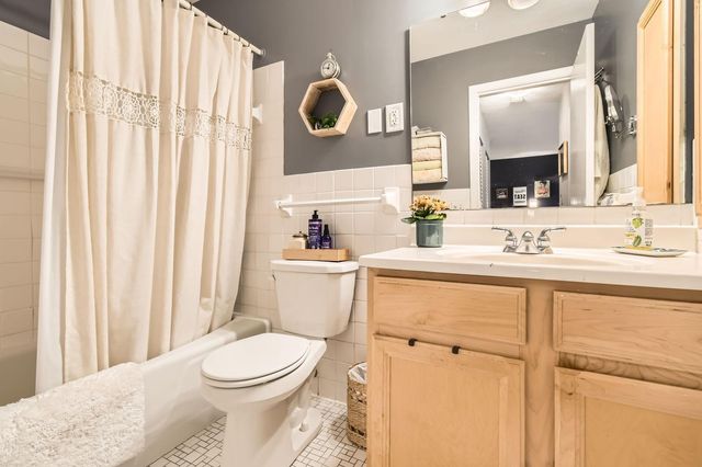 2727 W 43rd Street 102, Minneapolis, MN 55410