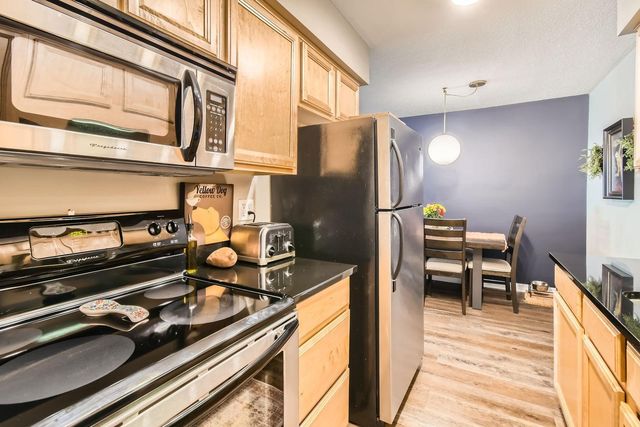 2727 W 43rd Street 102, Minneapolis, MN 55410