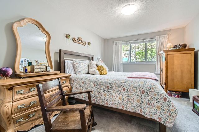 2727 W 43rd Street 102, Minneapolis, MN 55410