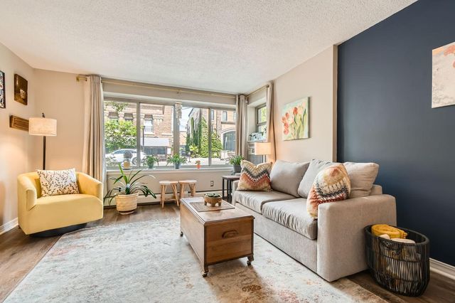 2727 W 43rd Street 102, Minneapolis, MN 55410