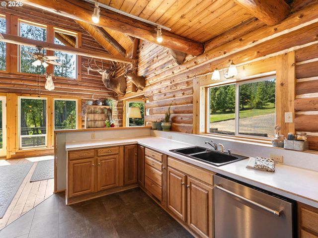 38342 S SAWTELL Rd, Molalla, OR 97038