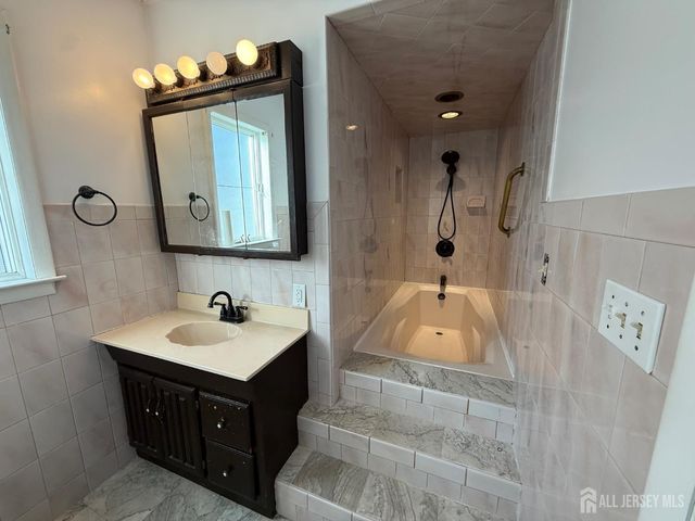 9 Palm Place, South River, NJ 08882
