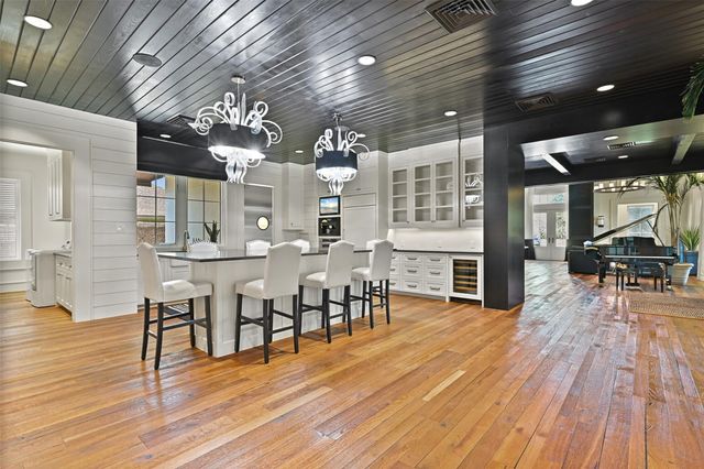 2208 Butler Drive, Friendswood, TX 77546
