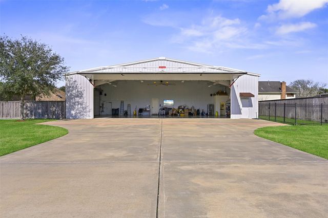 2208 Butler Drive, Friendswood, TX 77546