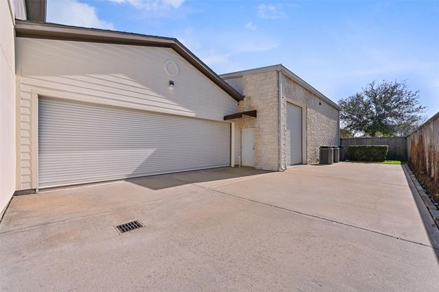 2208 Butler Drive, Friendswood, TX 77546