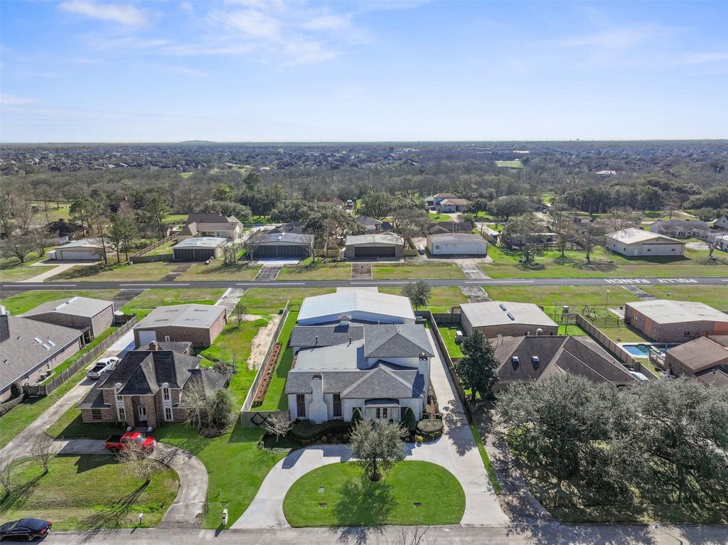 2208 Butler Drive, Friendswood, TX 77546