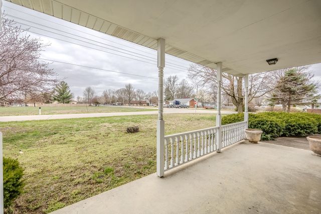1429 West Locust Street, Bolivar, MO 65613